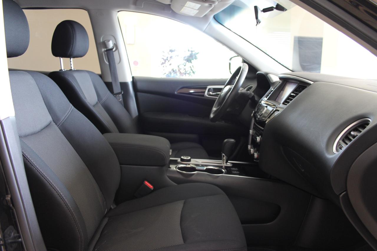 2017 Nissan Pathfinder SV 4WD LOW KM! Photo