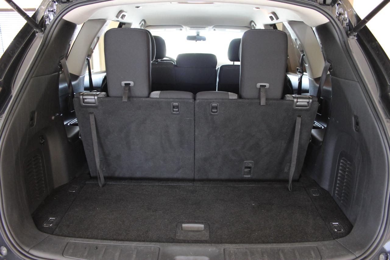 2017 Nissan Pathfinder SV 4WD LOW KM! Photo