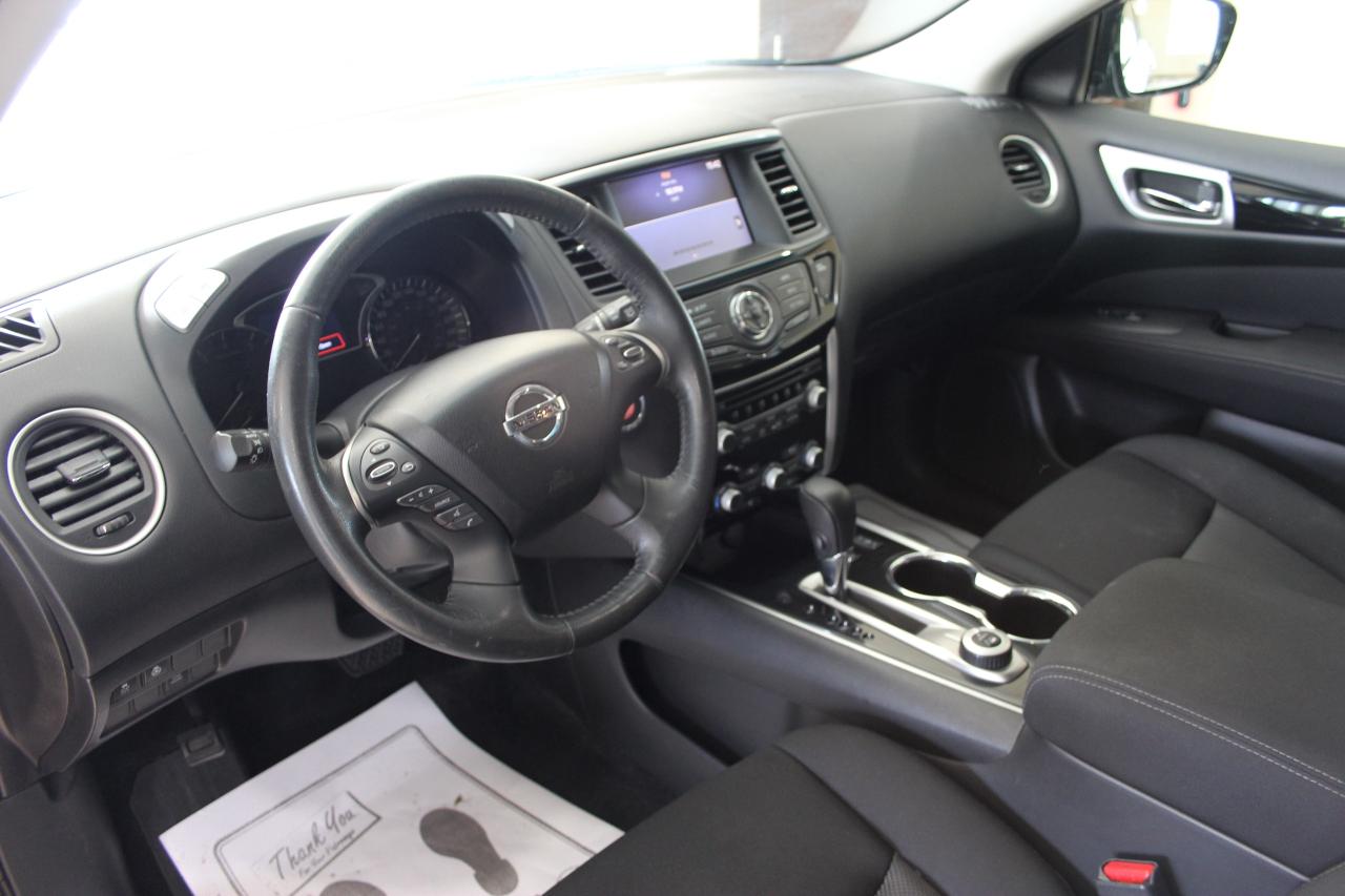2017 Nissan Pathfinder SV 4WD LOW KM! Photo