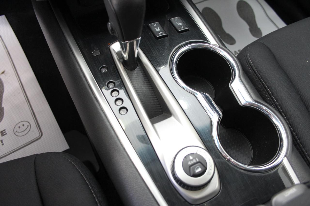 2017 Nissan Pathfinder SV 4WD LOW KM! Photo