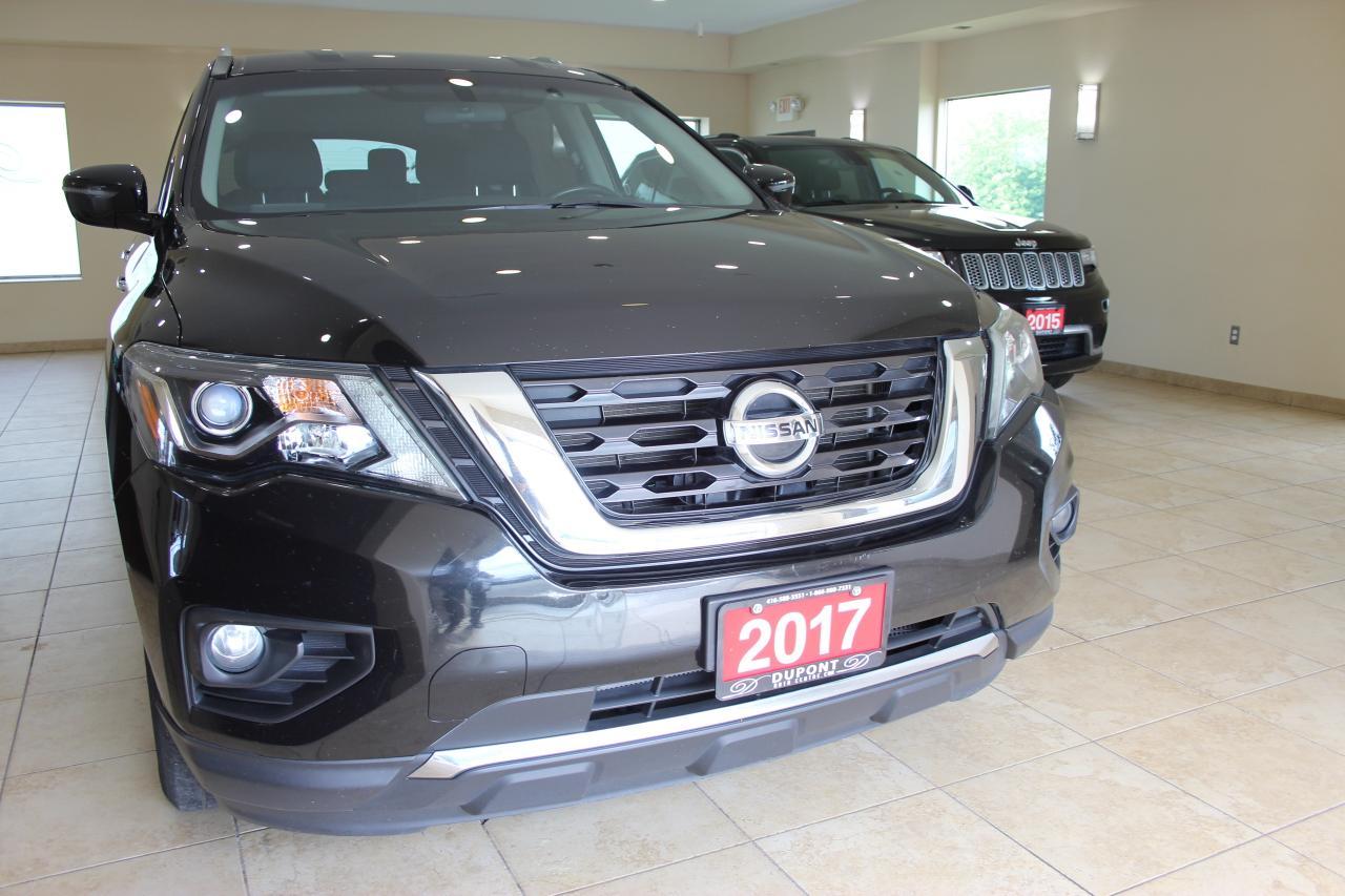 2017 Nissan Pathfinder SV 4WD LOW KM! Photo