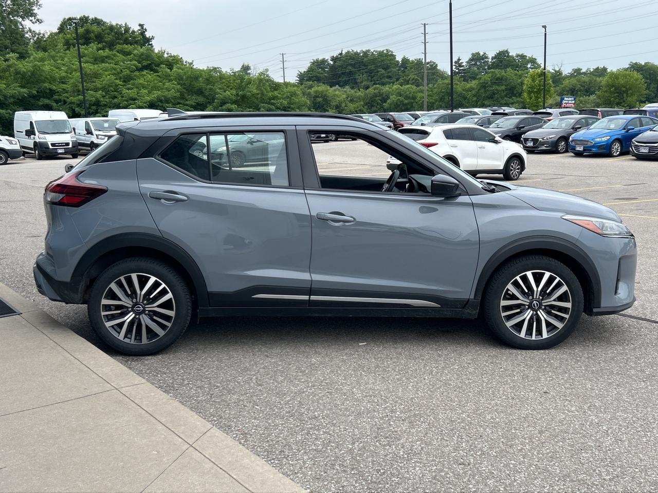 2022 Nissan Kicks SR   Clean Carfax Photo2