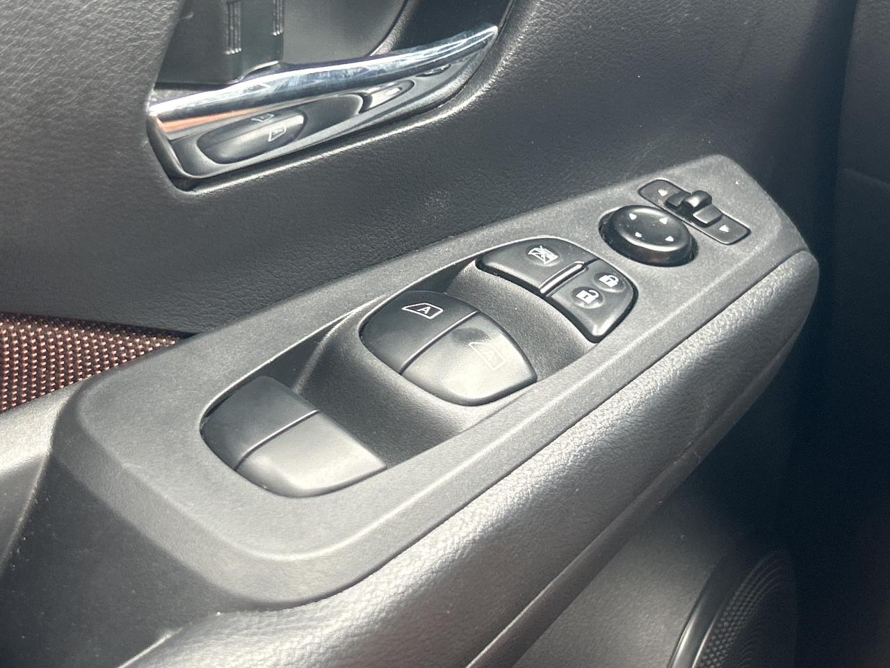 2022 Nissan Kicks SR   Clean Carfax Photo