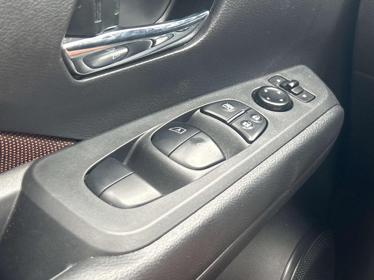 2022 Nissan Kicks SR FWD   Clean Carfax Photo