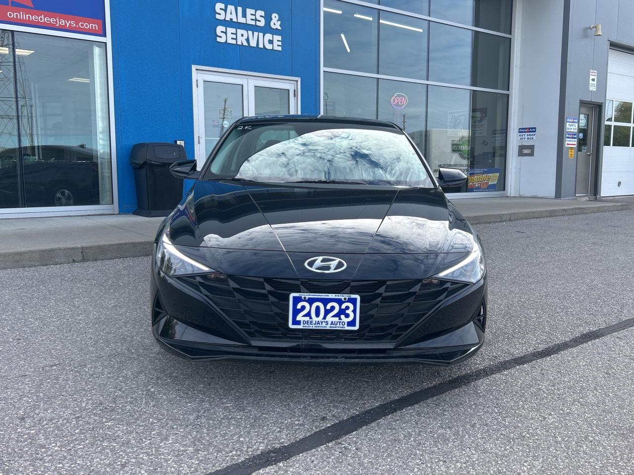 2023 Hyundai Elantra Essential   Low KM   Clean Carfax Photo