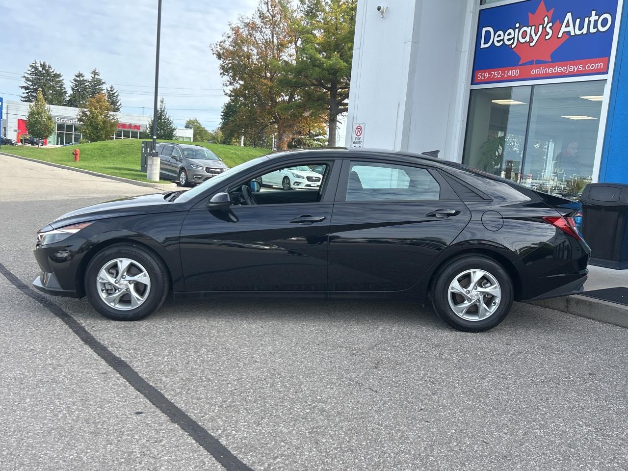 2023 Hyundai Elantra Essential   Low KM   Clean Carfax Photo