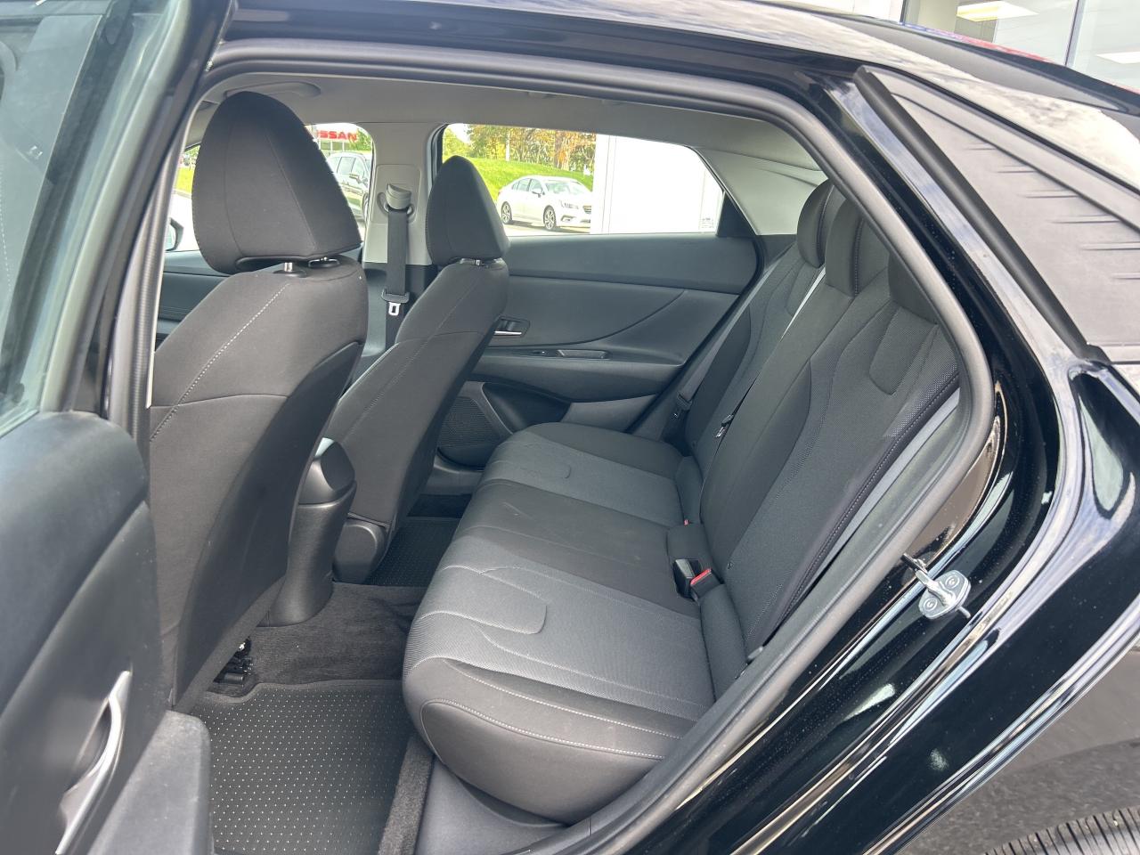 2023 Hyundai Elantra Essential   Low KM   Clean Carfax Photo