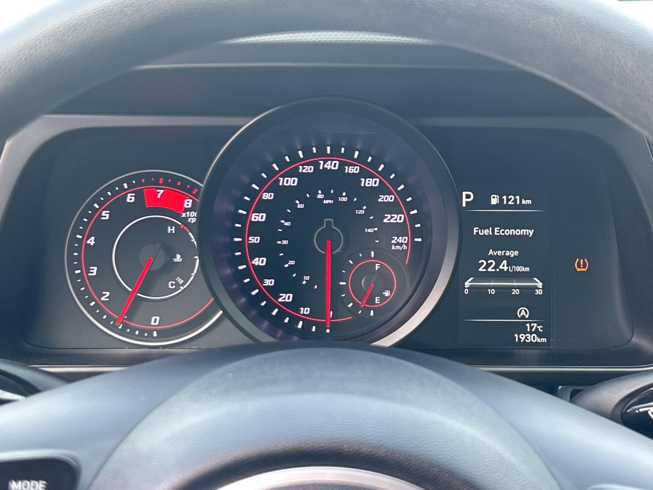 2023 Hyundai Elantra Essential   Low KM   Clean Carfax Photo