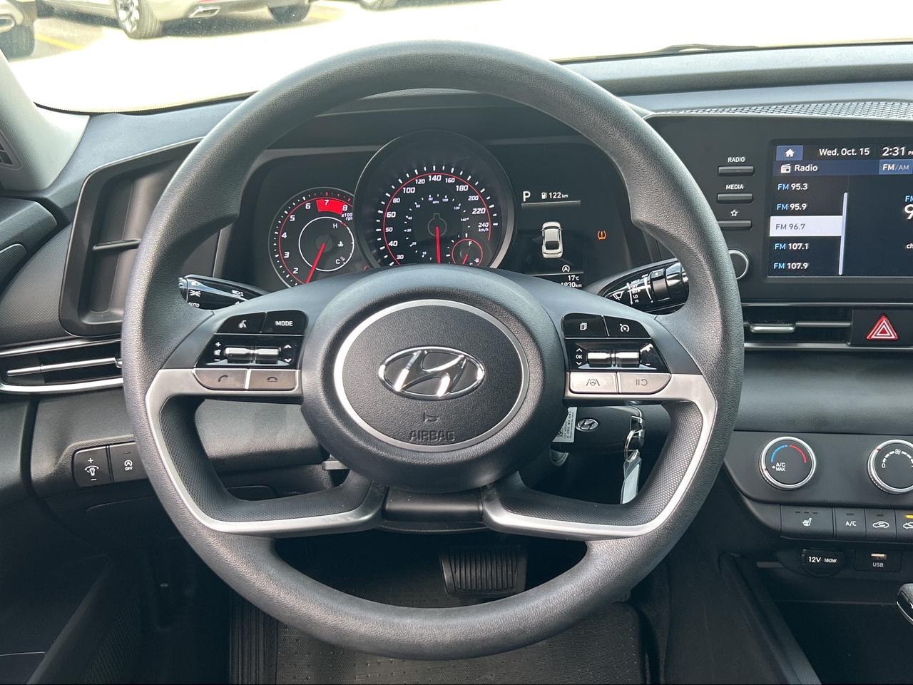 2023 Hyundai Elantra Essential   Low KM   Clean Carfax Photo