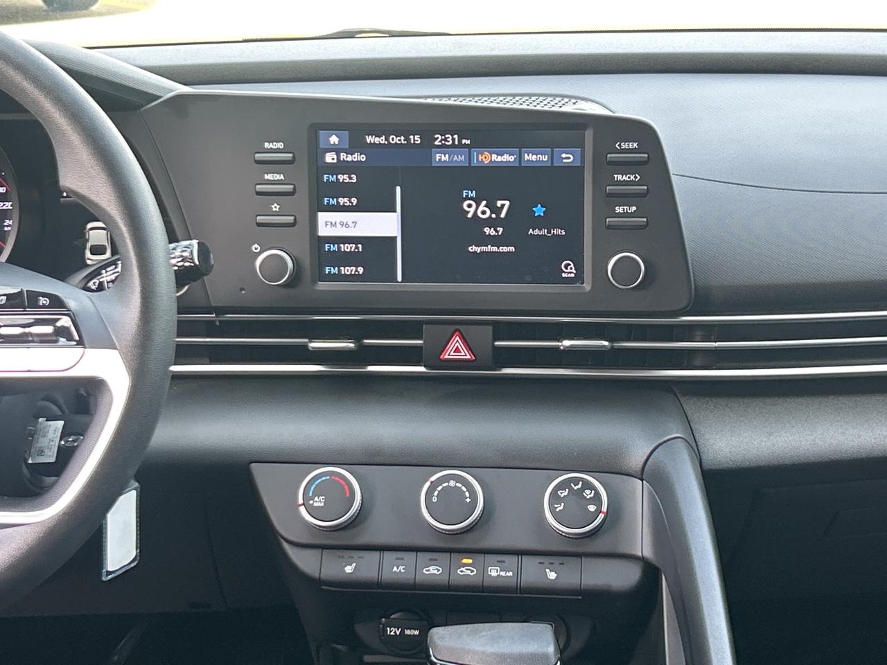 2023 Hyundai Elantra Essential   Low KM   Clean Carfax Photo