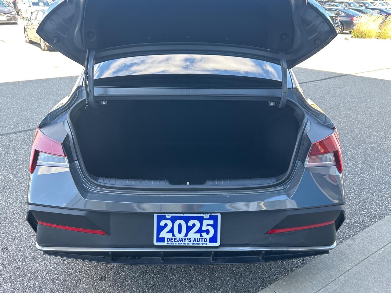 2025 Hyundai Elantra Preferred   NAV   Sunroof    Clean Carfax Photo