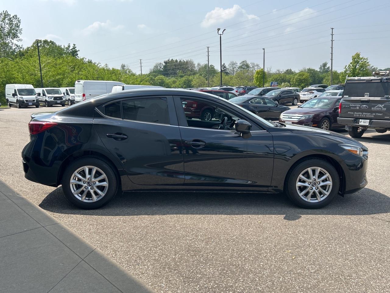 2018 Mazda MAZDA3 SE 2.0L   Clean Carfax Photo2
