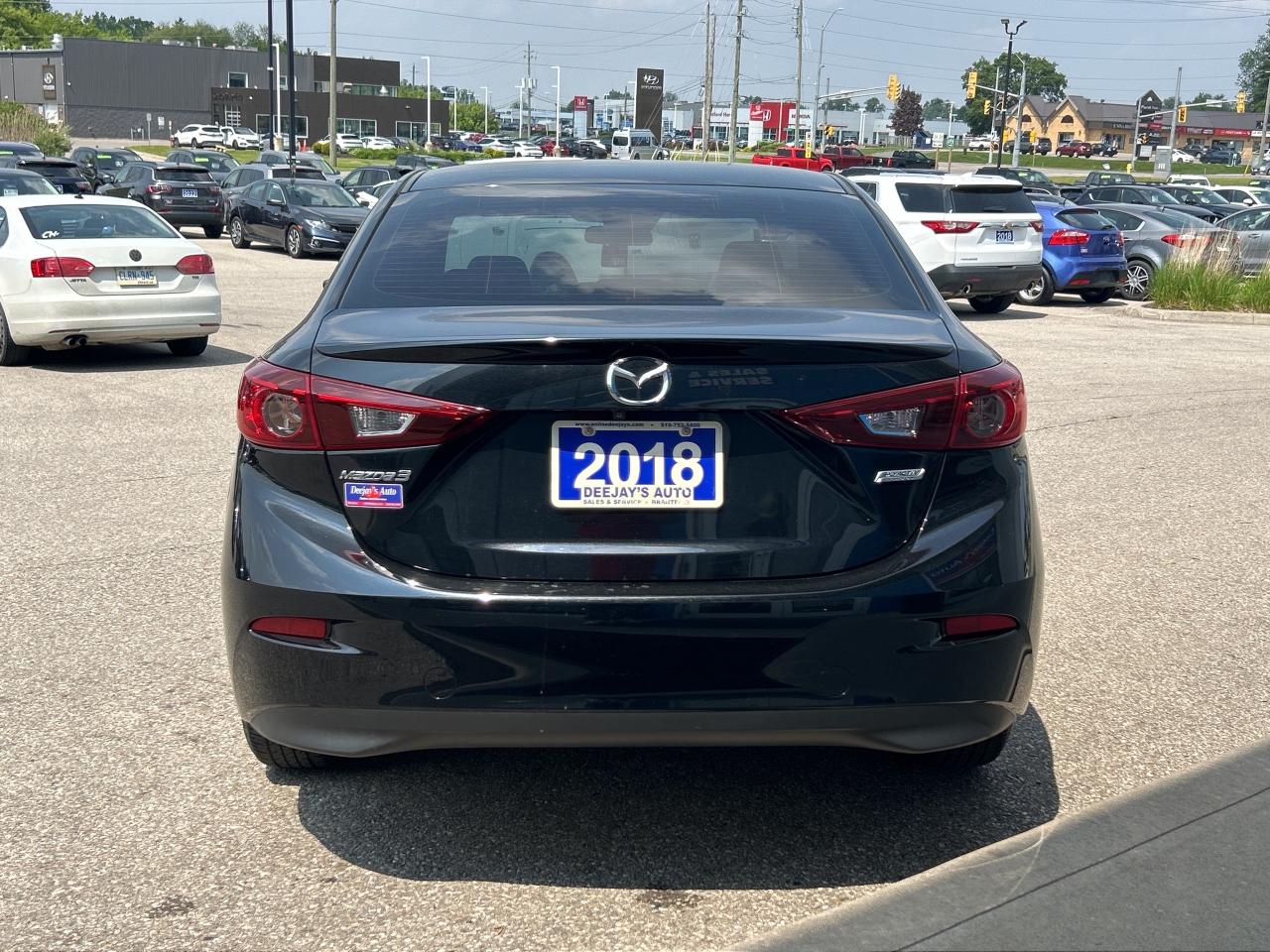 2018 Mazda MAZDA3 SE 2.0L   Clean Carfax Photo