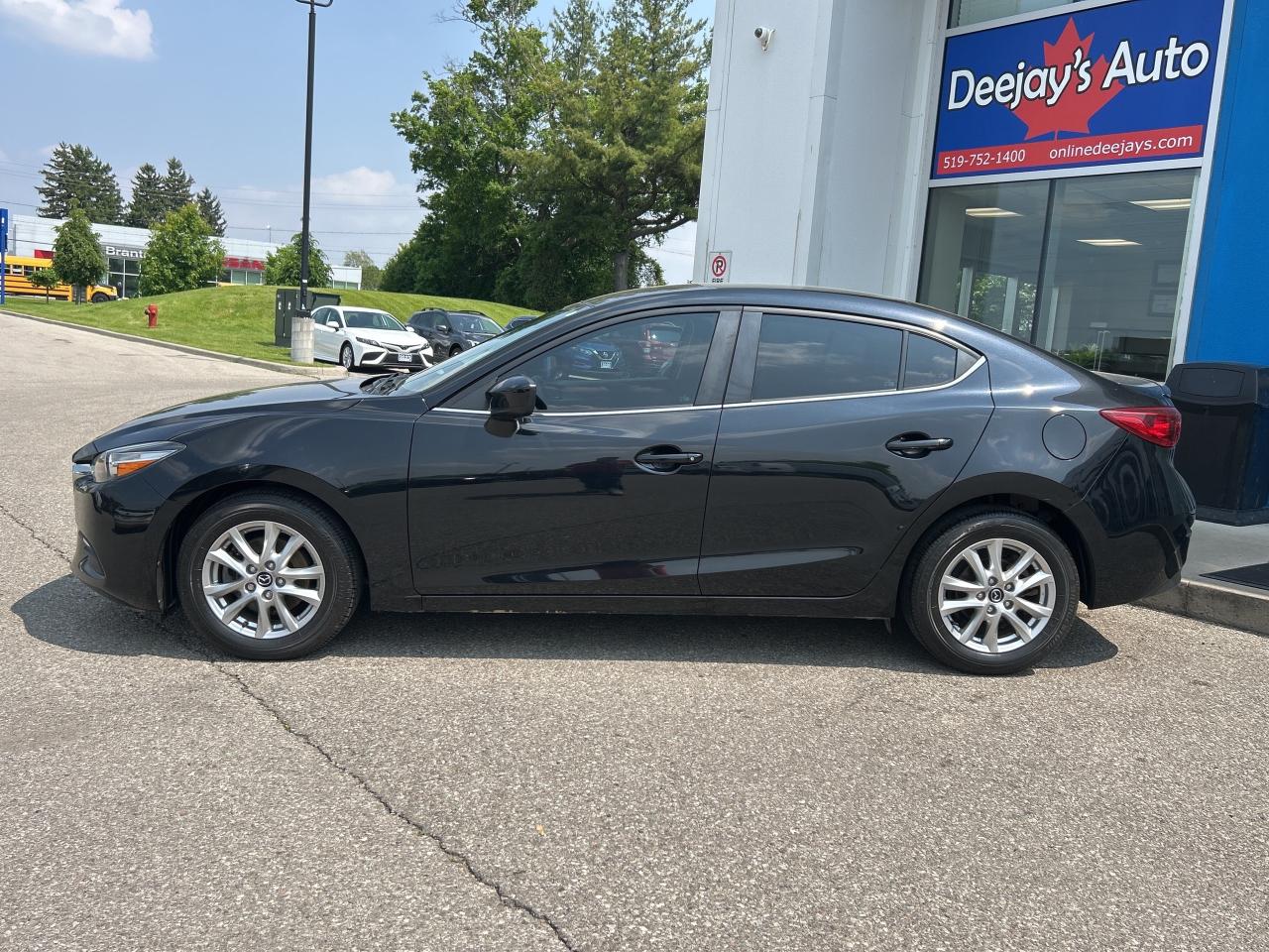 2018 Mazda MAZDA3 SE 2.0L   Clean Carfax Photo