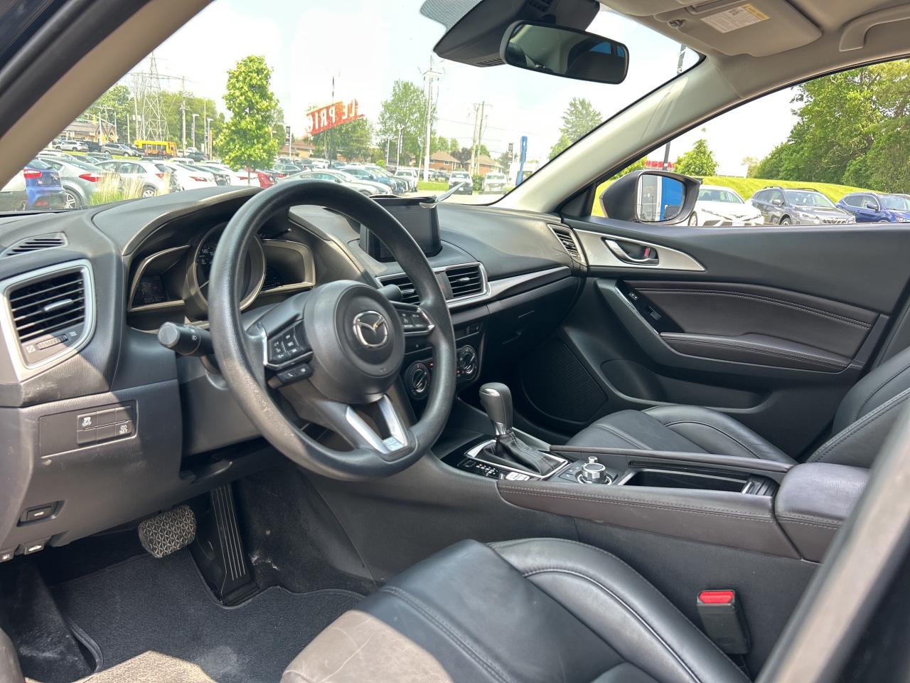 2018 Mazda MAZDA3 SE 2.0L   Clean Carfax Photo