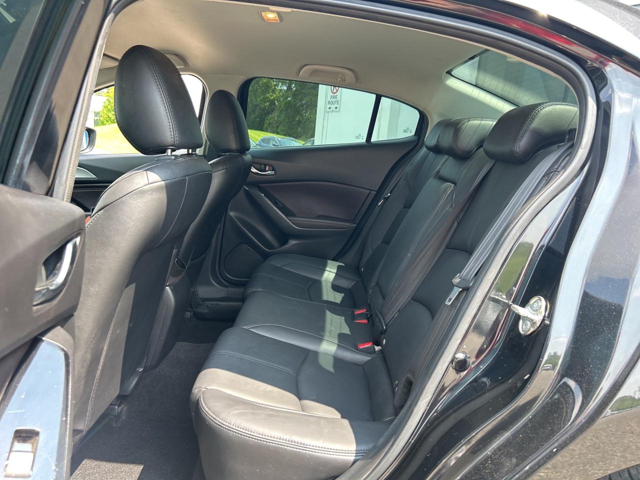 2018 Mazda MAZDA3 SE 2.0L   Clean Carfax Photo