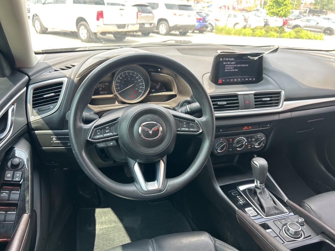 2018 Mazda MAZDA3 SE 2.0L   Clean Carfax Photo