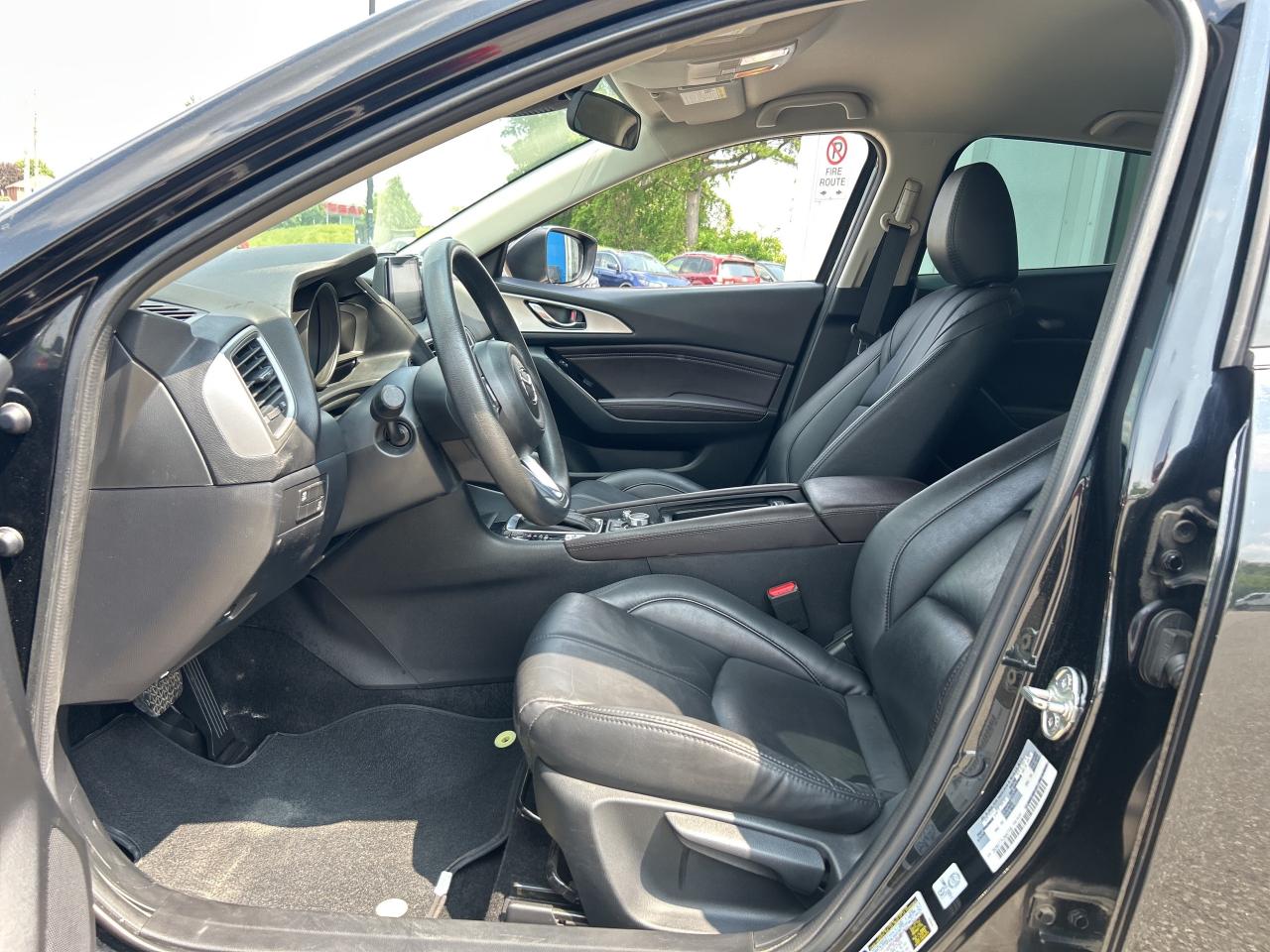 2018 Mazda MAZDA3 SE 2.0L   Clean Carfax Photo