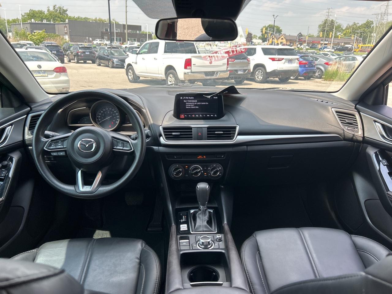 2018 Mazda MAZDA3 SE 2.0L   Clean Carfax Photo