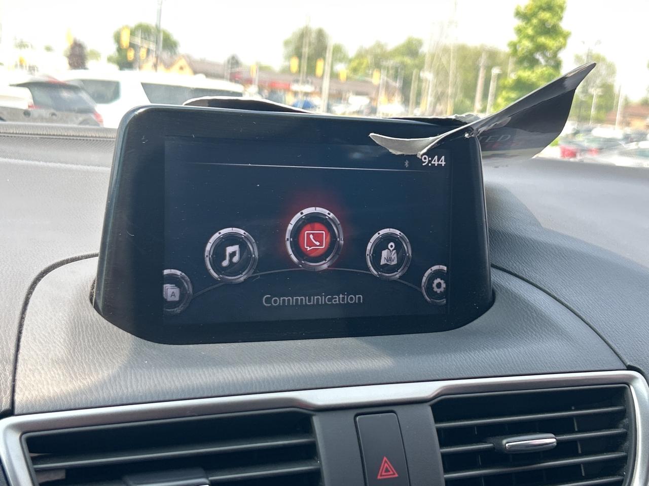 2018 Mazda MAZDA3 SE 2.0L   Clean Carfax Photo