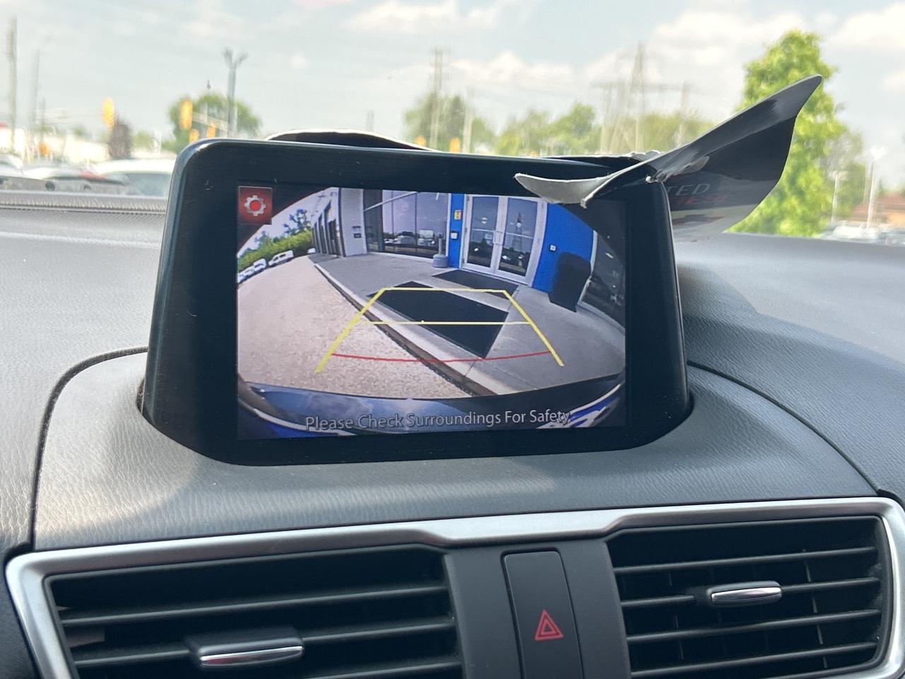 2018 Mazda MAZDA3 SE 2.0L   Clean Carfax Photo