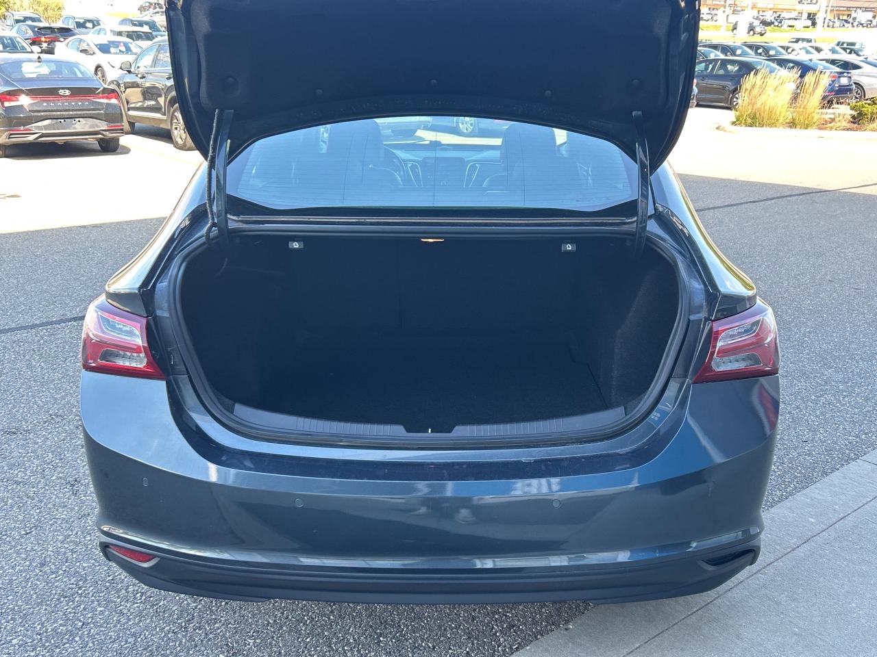 2019 Chevrolet Malibu LT   Leather   Sunroof   Clean Carfax Photo4