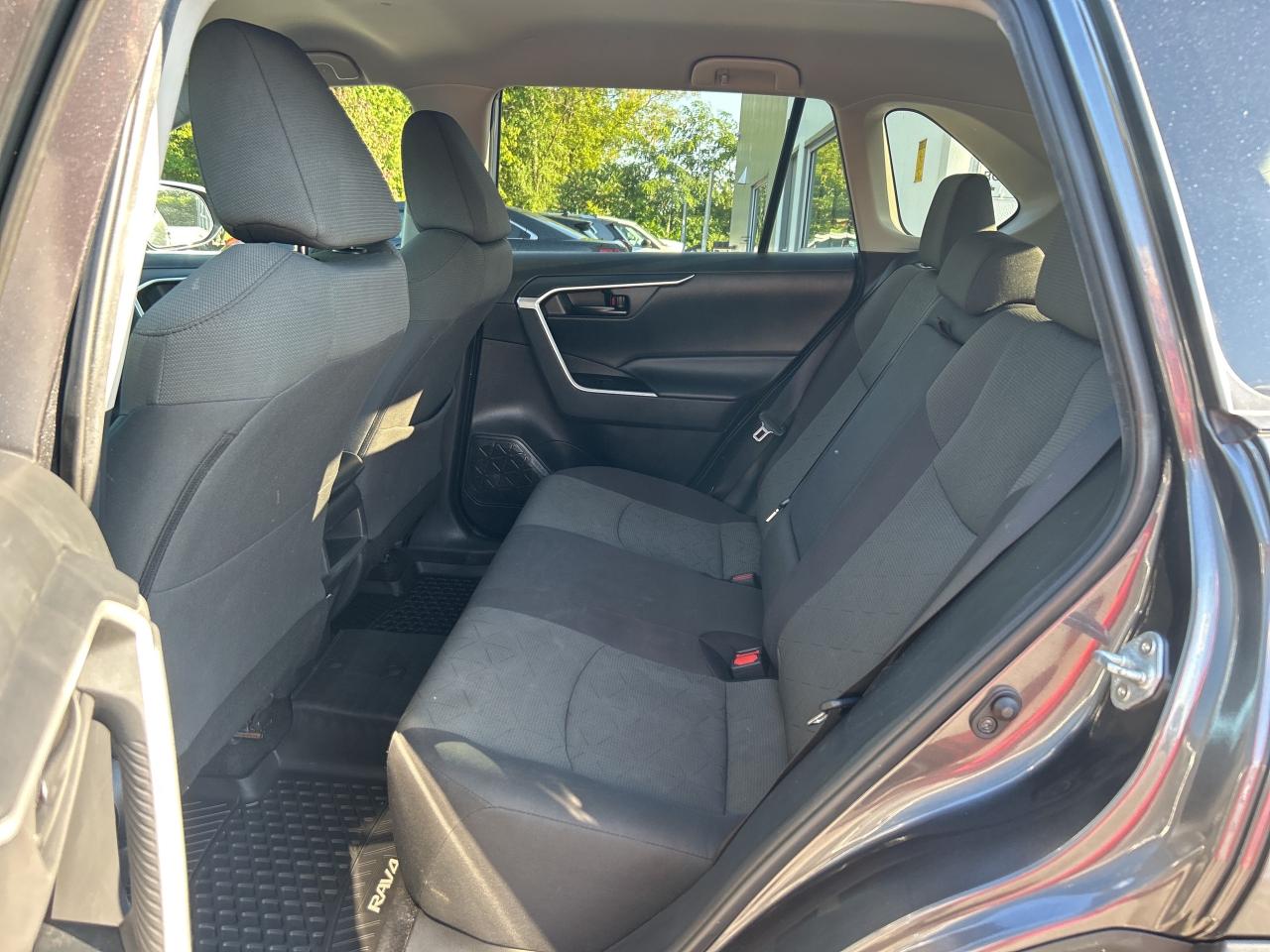 2021 Toyota RAV4 LE Photo