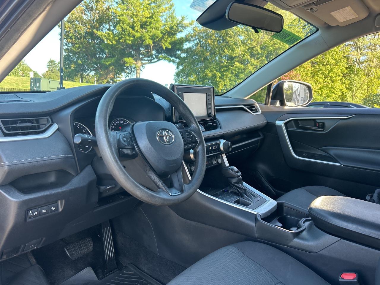 2021 Toyota RAV4 LE Photo