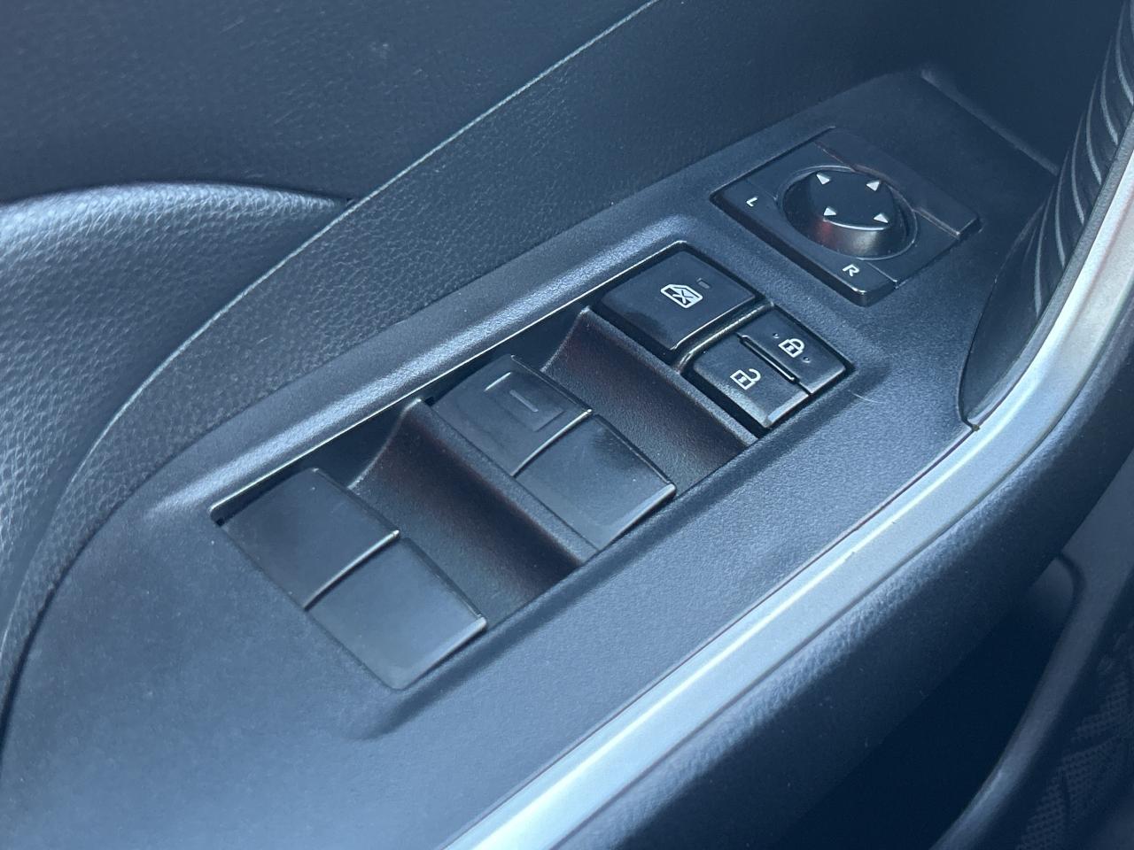 2021 Toyota RAV4 LE Photo