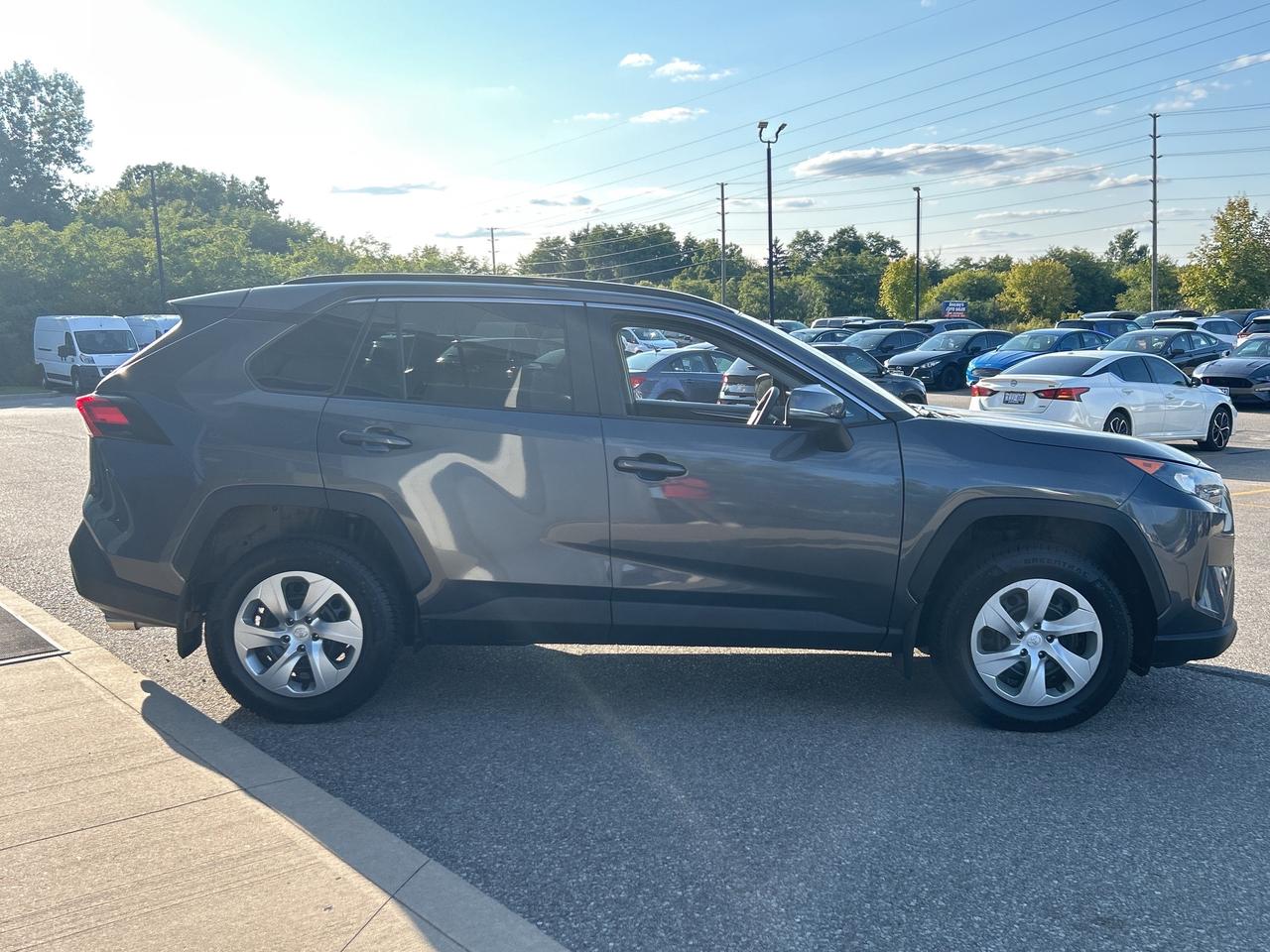 2021 Toyota RAV4 LE Photo