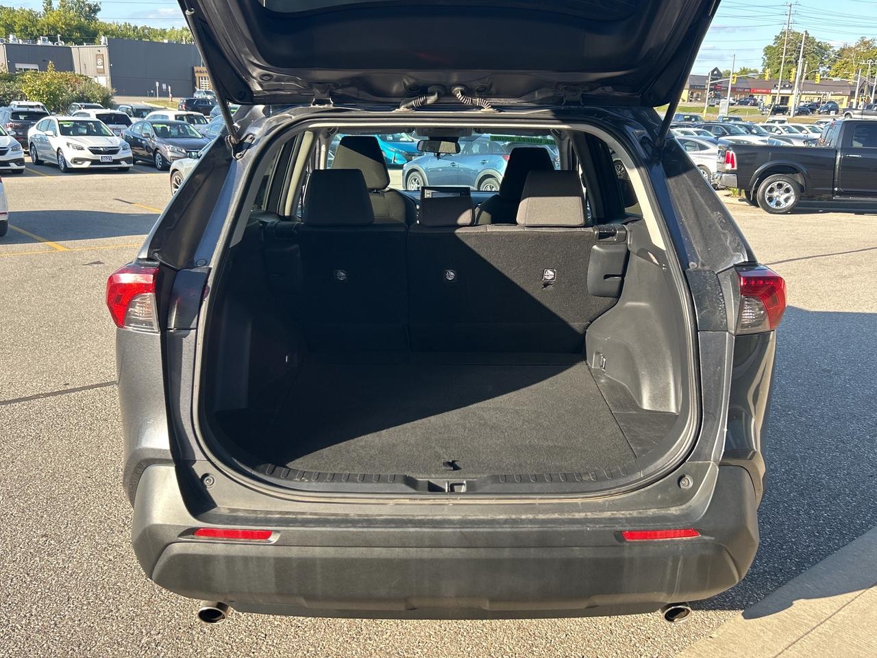 2021 Toyota RAV4 LE Photo