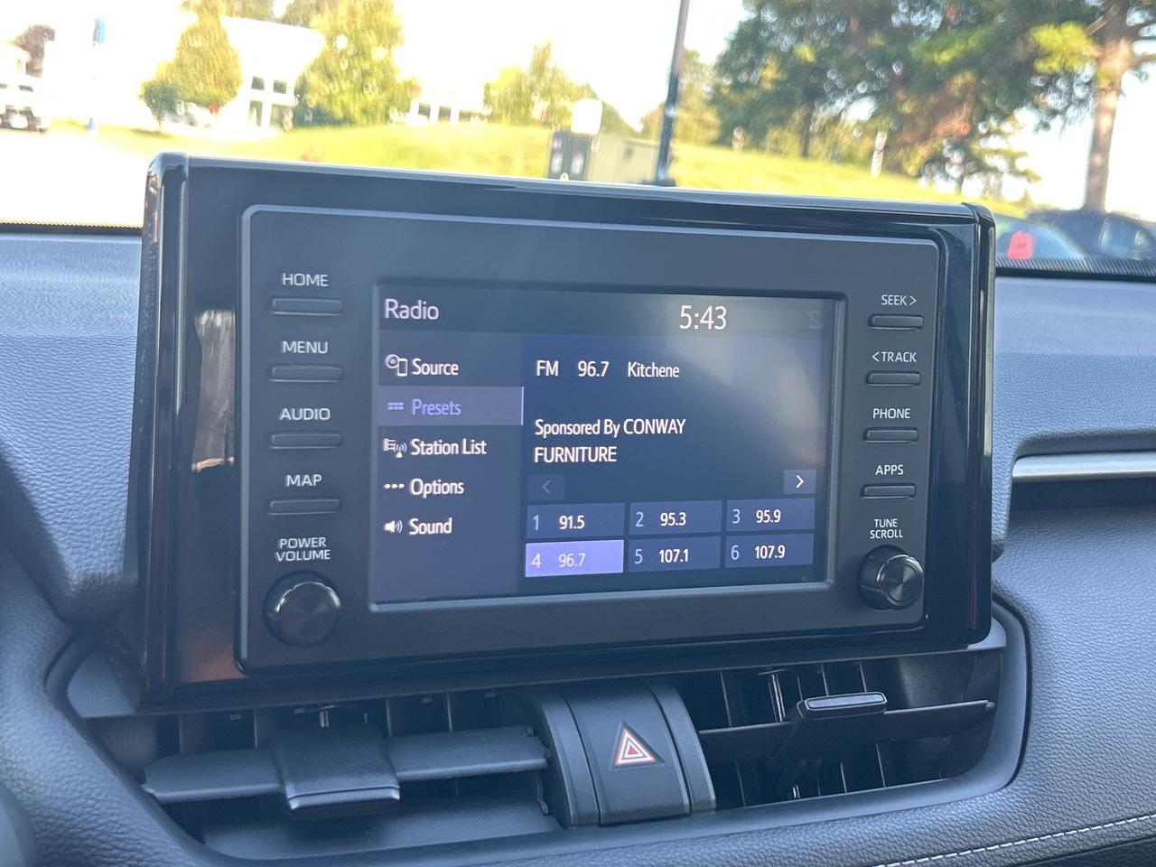 2021 Toyota RAV4 LE Photo