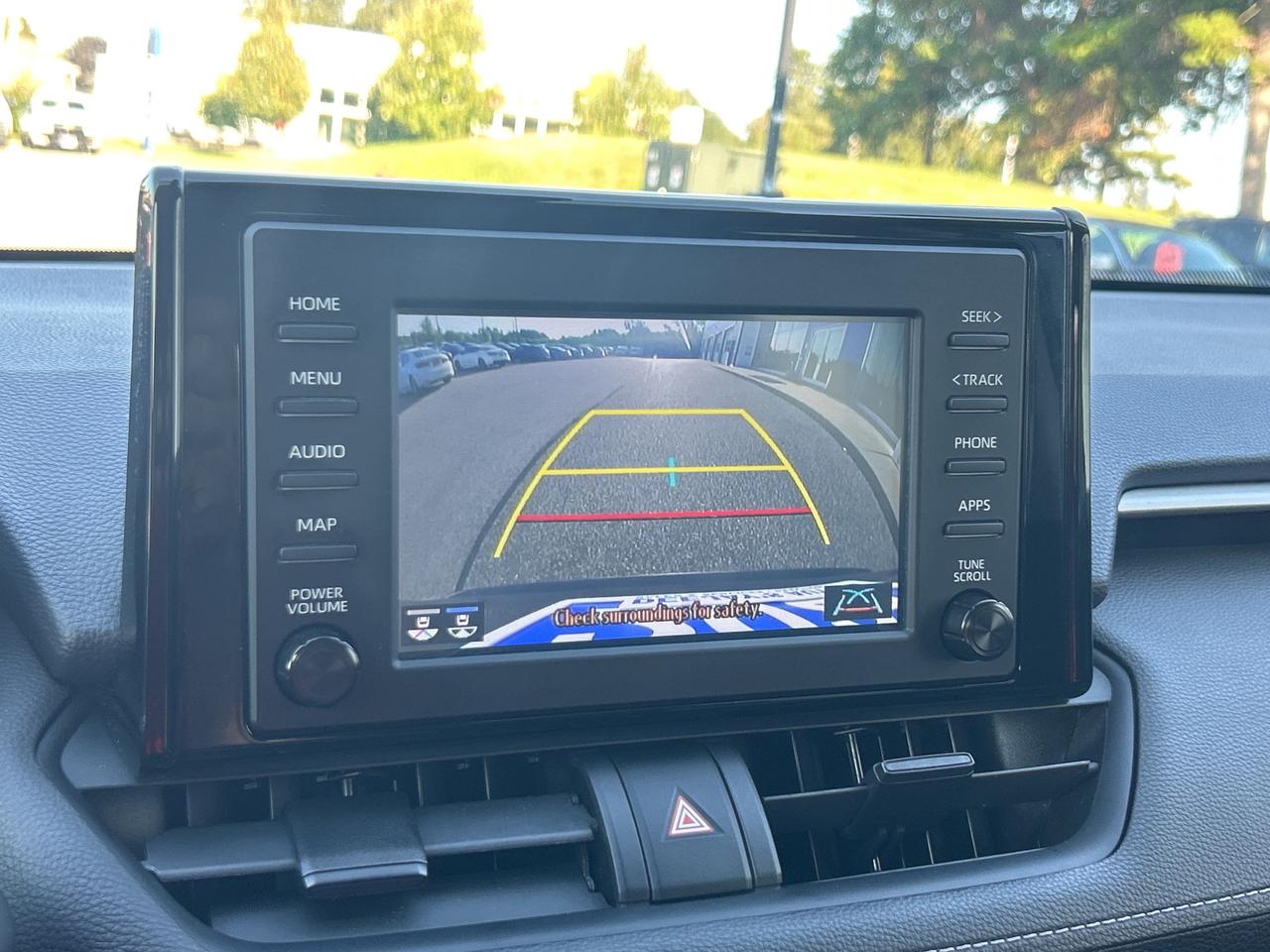 2021 Toyota RAV4 LE Photo