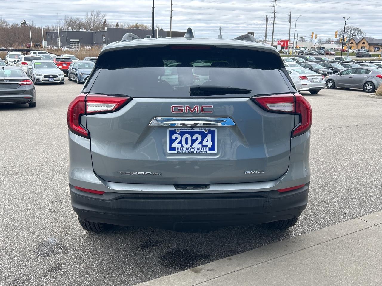 2024 GMC Terrain Low KM   Clean Carfax Photo