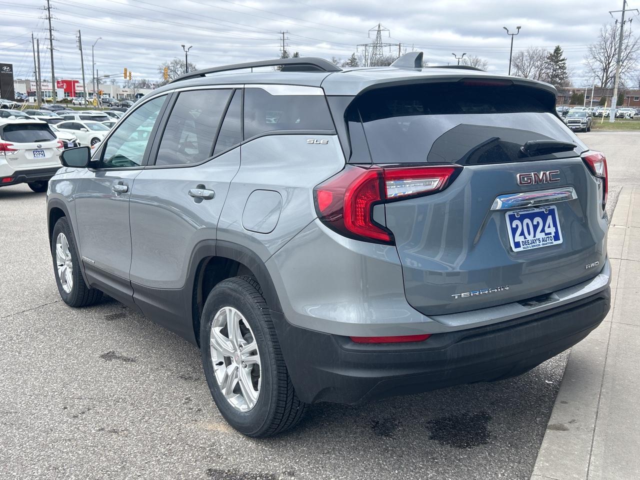 2024 GMC Terrain Low KM   Clean Carfax Photo