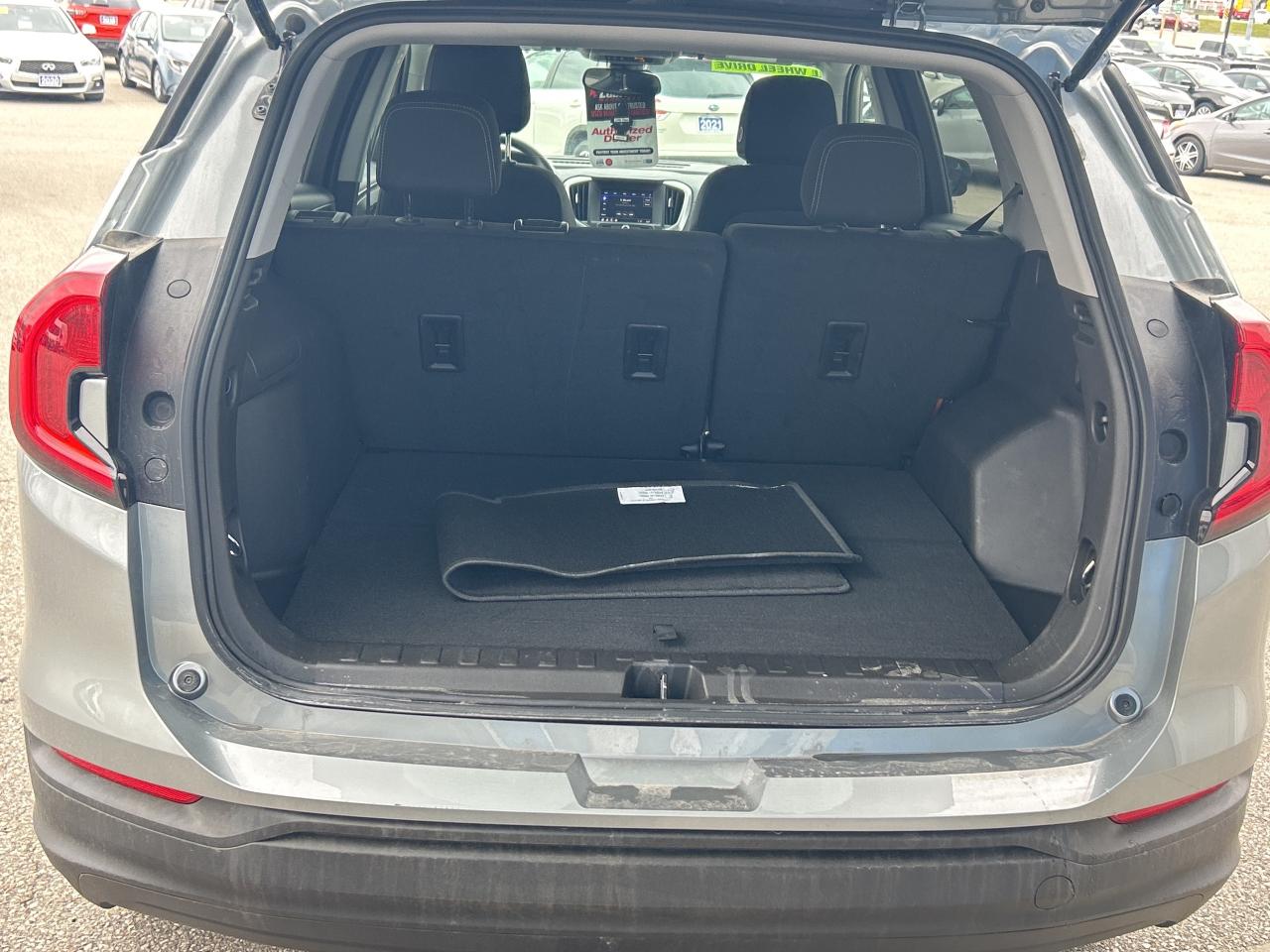 2024 GMC Terrain Low KM   Clean Carfax Photo