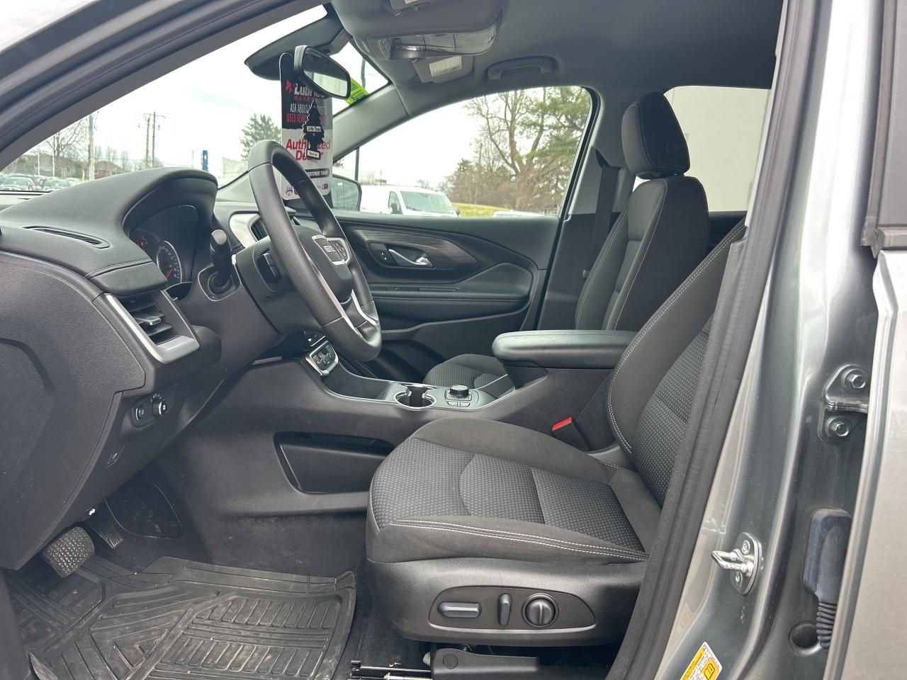 2024 GMC Terrain Low KM   Clean Carfax Photo