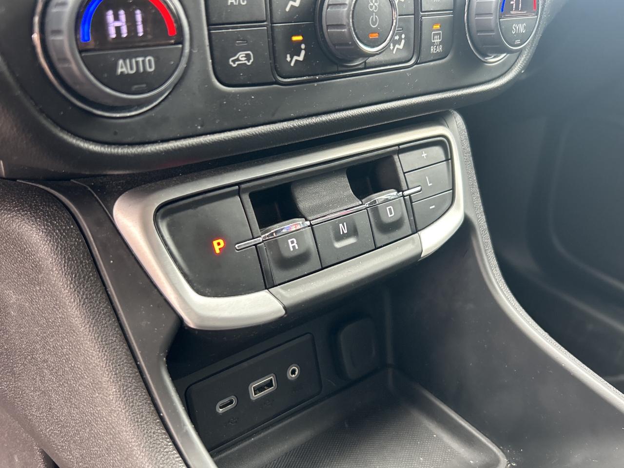 2024 GMC Terrain Low KM   Clean Carfax Photo