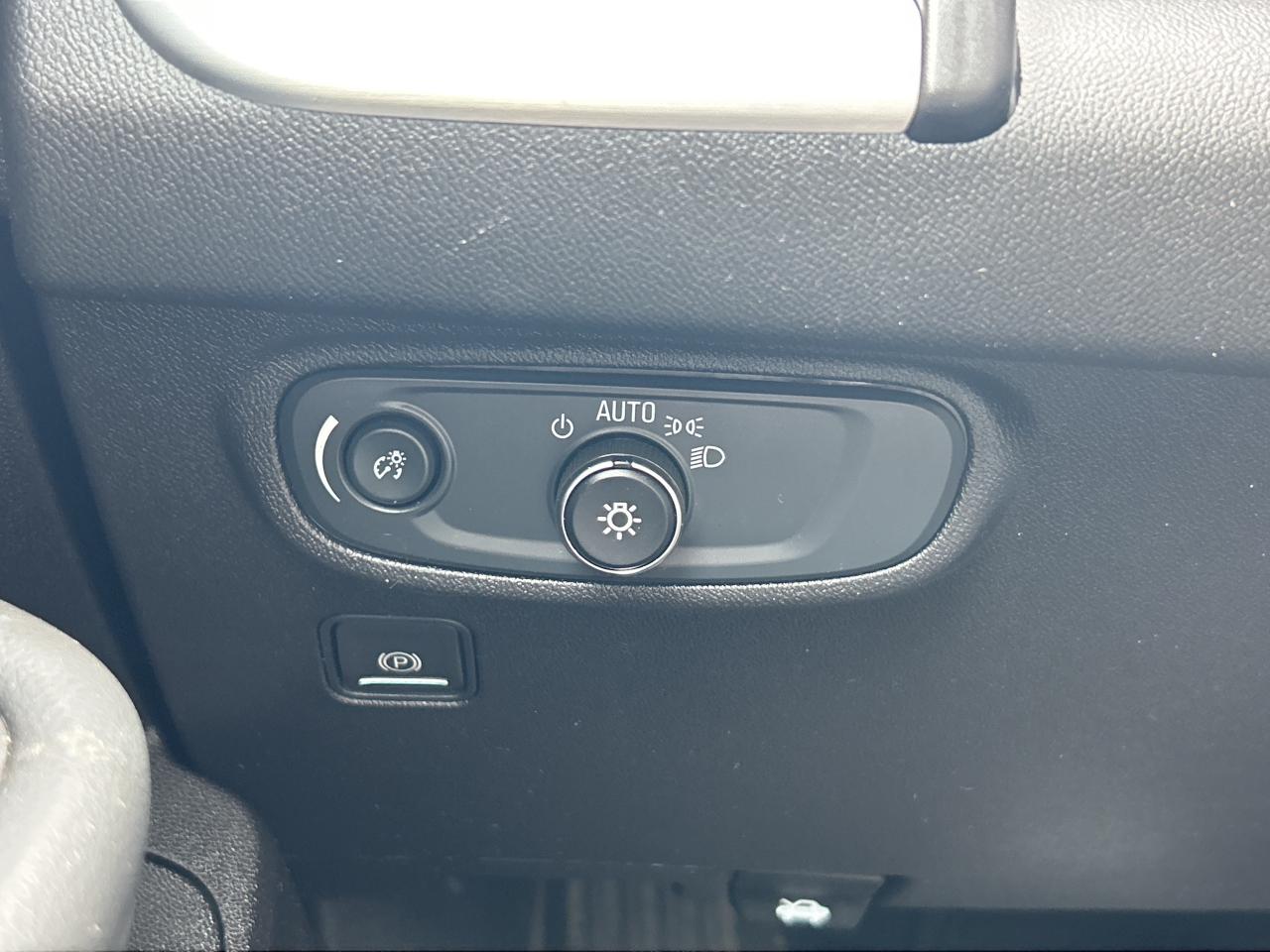 2024 GMC Terrain Low KM   Clean Carfax Photo