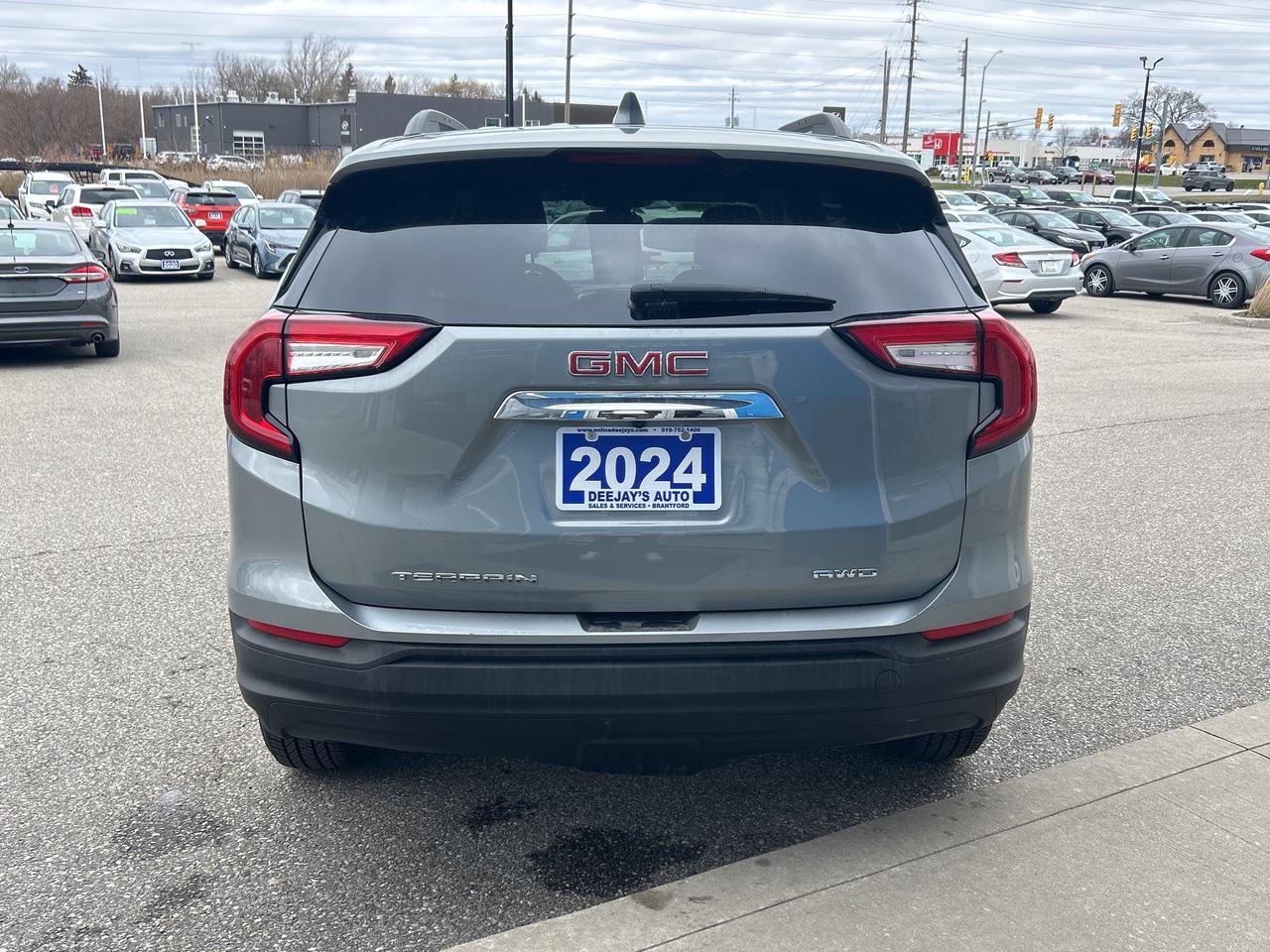 2024 GMC Terrain Low KM   Clean Carfax Photo