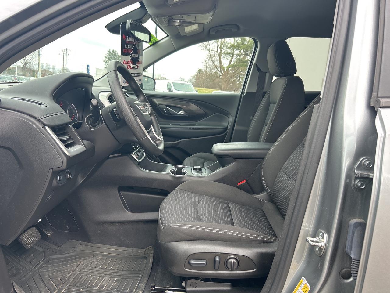 2024 GMC Terrain Low KM   Clean Carfax Photo