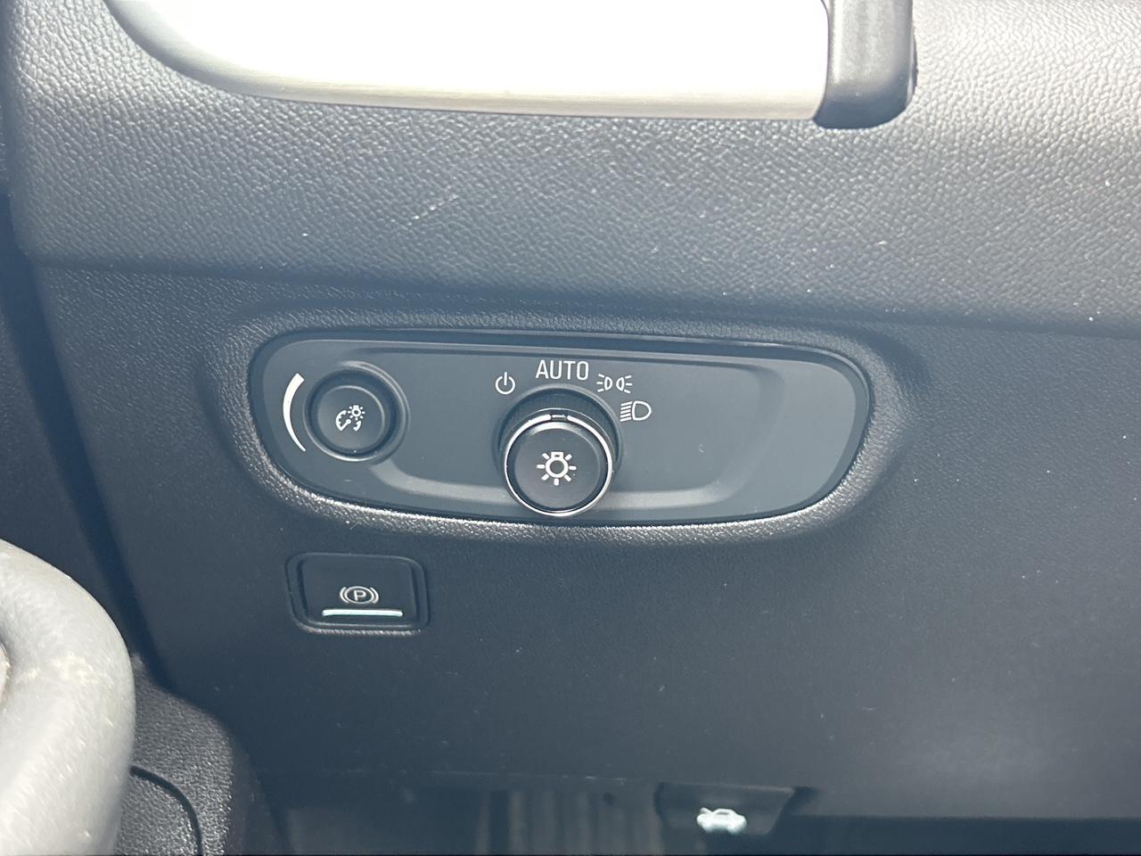 2024 GMC Terrain Low KM   Clean Carfax Photo