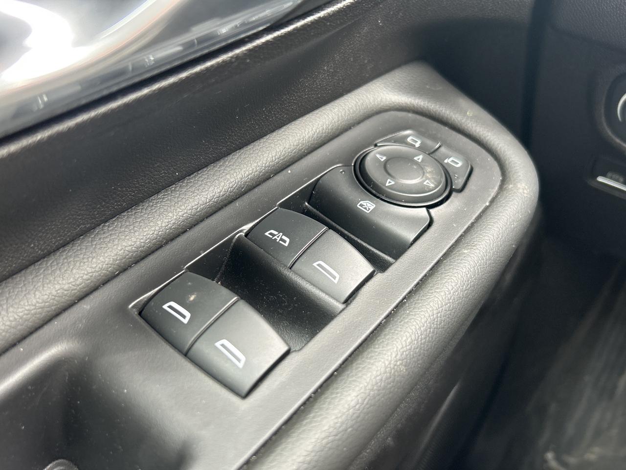 2024 GMC Terrain Low KM   Clean Carfax Photo