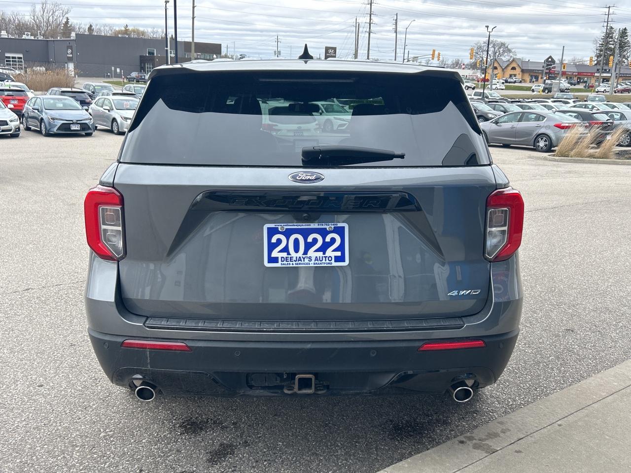 2022 Ford Explorer ST-Line   6 Pass   Loaded   Clean Carfax Photo4