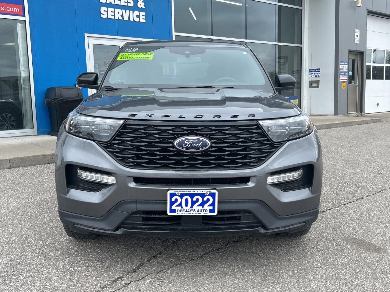 2022 Ford Explorer ST-Line   6 Pass   Loaded   Clean Carfax Photo