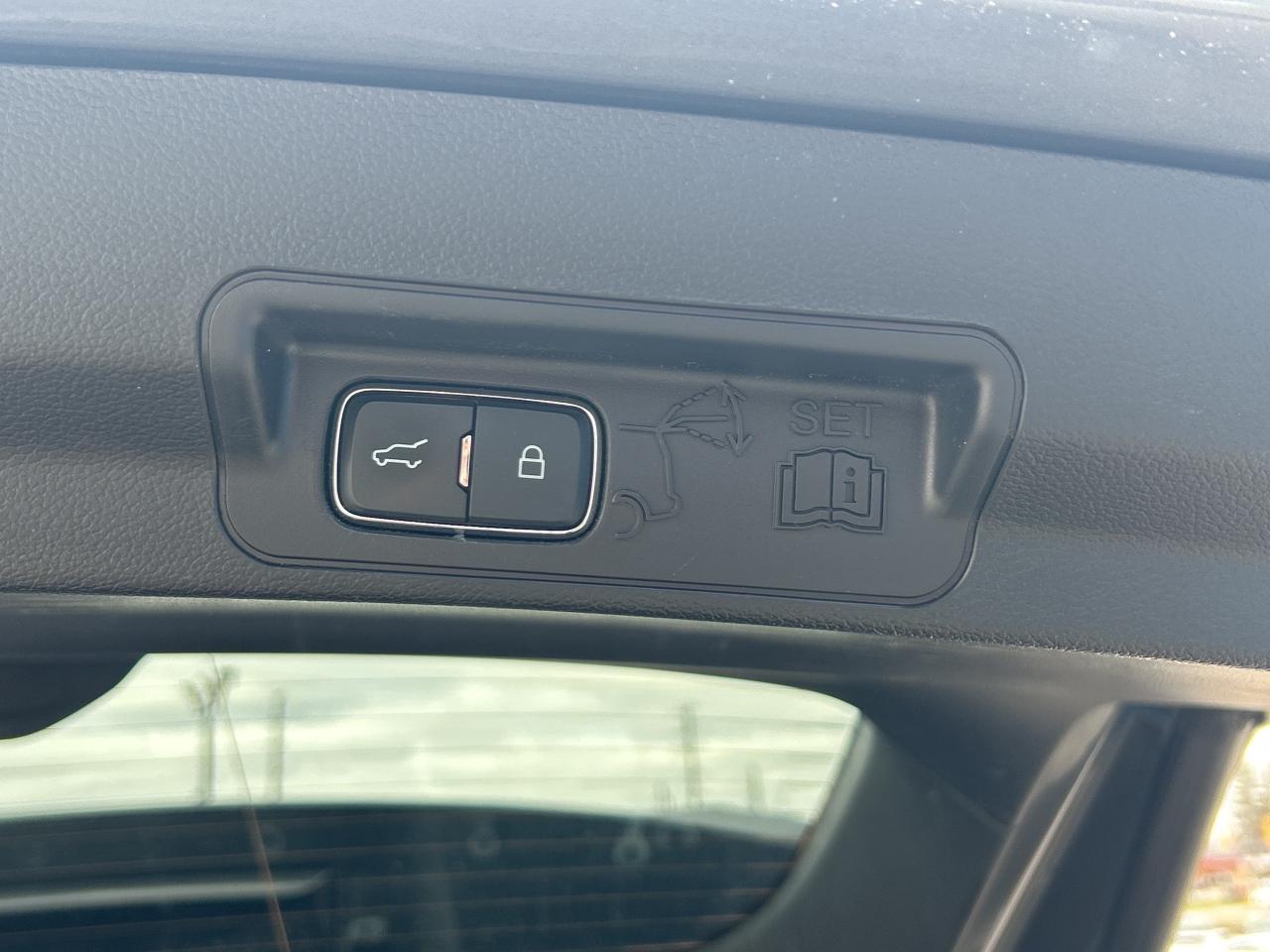 2022 Ford Explorer ST-Line   6 Pass   Loaded   Clean Carfax Photo