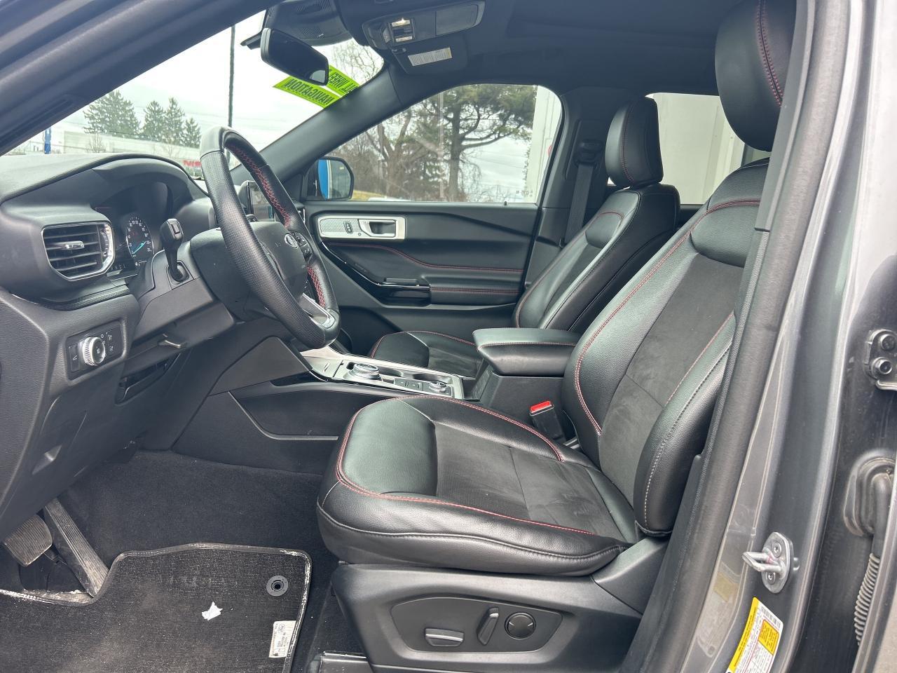 2022 Ford Explorer ST-Line   6 Pass   Loaded   Clean Carfax Photo