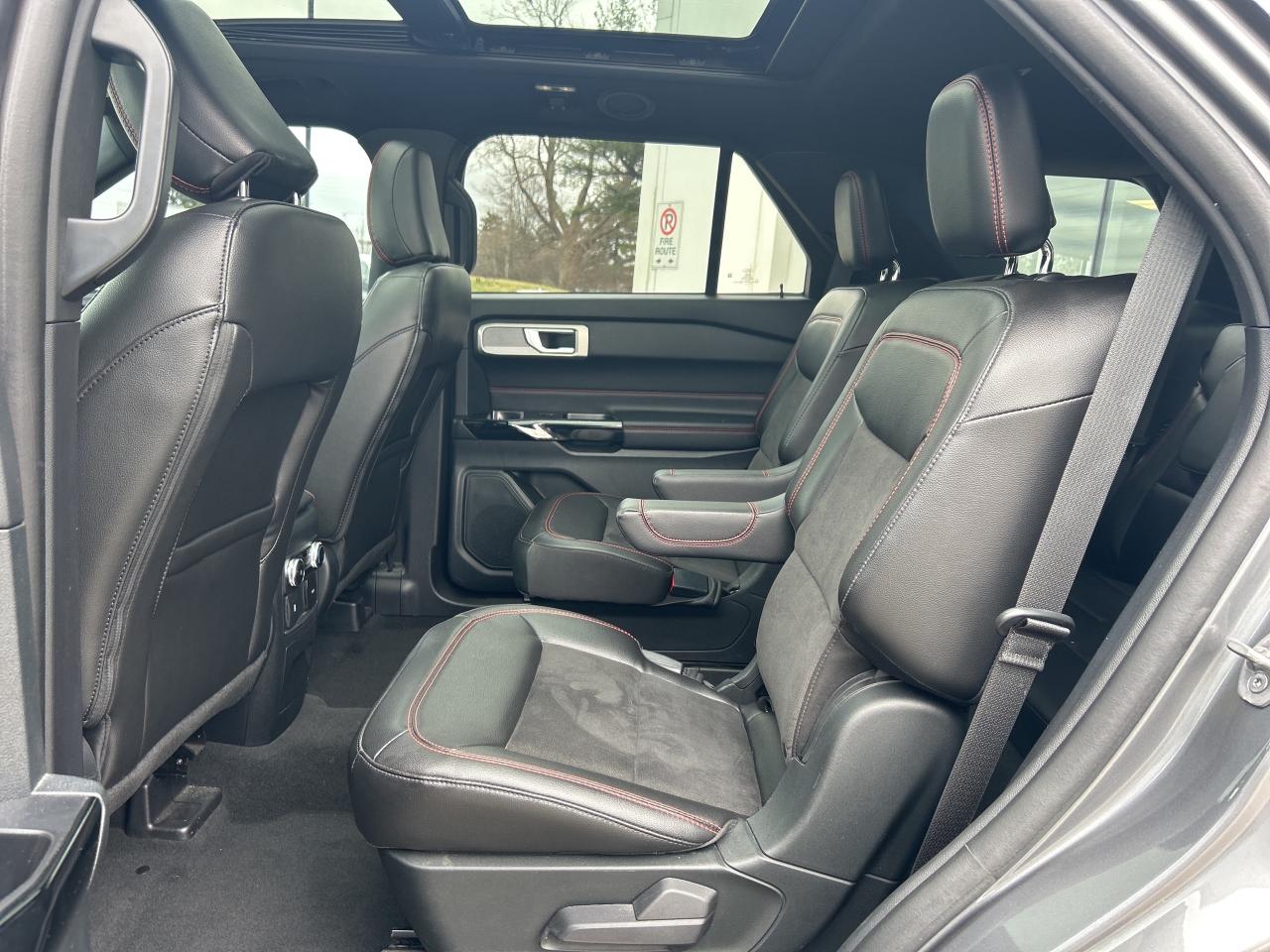 2022 Ford Explorer ST-Line   6 Pass   Loaded   Clean Carfax Photo