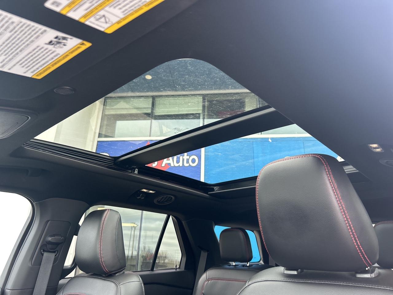 2022 Ford Explorer ST-Line   6 Pass   Loaded   Clean Carfax Photo