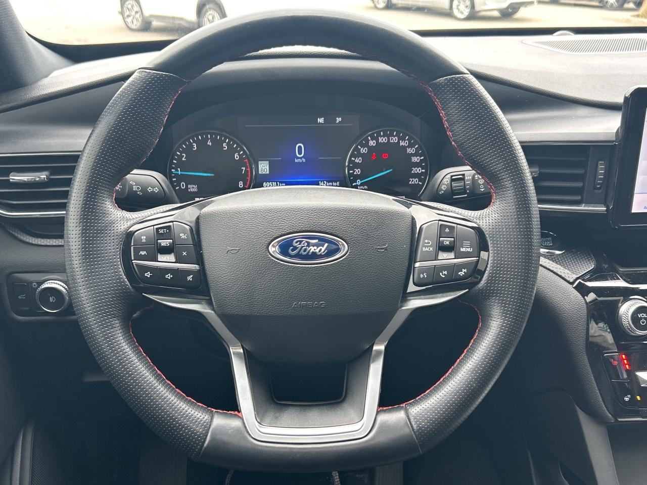 2022 Ford Explorer ST-Line   6 Pass   Loaded   Clean Carfax Photo